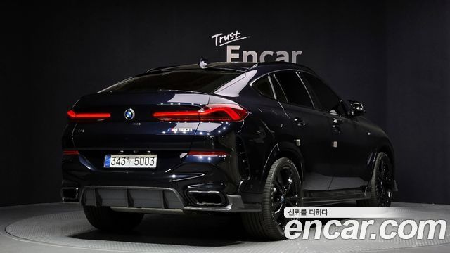 BMW X6 M50i