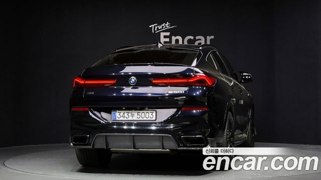 BMW X6 M50i