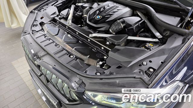BMW X6 M50i