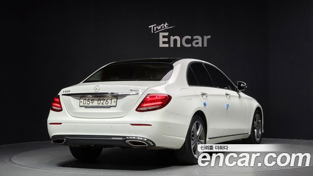 Mercedes-Benz E-Class E300 4MATIC Avnatgarde