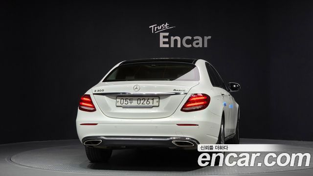 Mercedes-Benz E-Class E300 4MATIC Avnatgarde