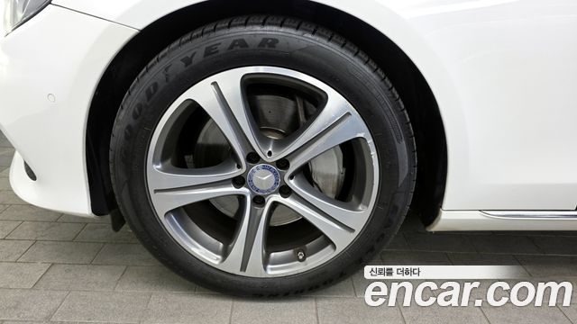 Mercedes-Benz E-Class E300 4MATIC Avnatgarde