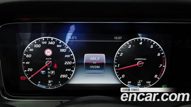 Mercedes-Benz E-Class E300 4MATIC Avnatgarde