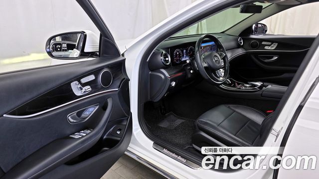 Mercedes-Benz E-Class E300 4MATIC Avnatgarde