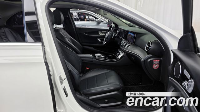 Mercedes-Benz E-Class E300 4MATIC Avnatgarde