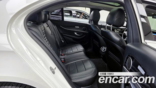Mercedes-Benz E-Class E300 4MATIC Avnatgarde