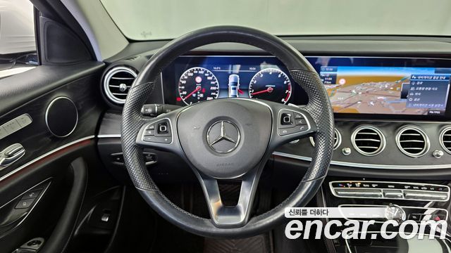 Mercedes-Benz E-Class E300 4MATIC Avnatgarde