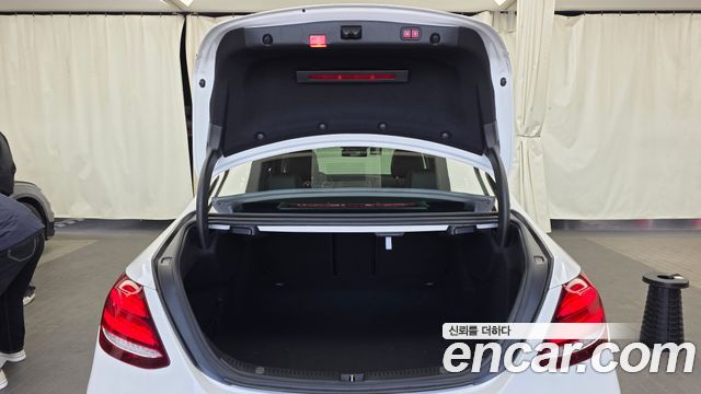 Mercedes-Benz E-Class E300 4MATIC Avnatgarde