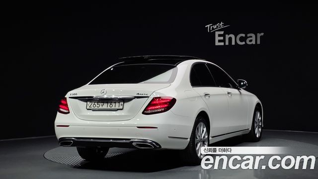 Mercedes-Benz E-Class E300 4MATIC Exclusive