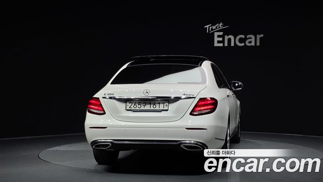 Mercedes-Benz E-Class E300 4MATIC Exclusive