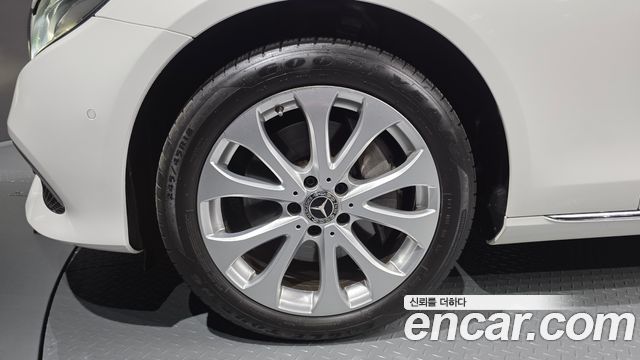 Mercedes-Benz E-Class E300 4MATIC Exclusive