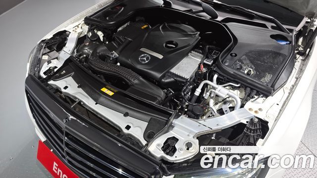Mercedes-Benz E-Class E300 4MATIC Exclusive