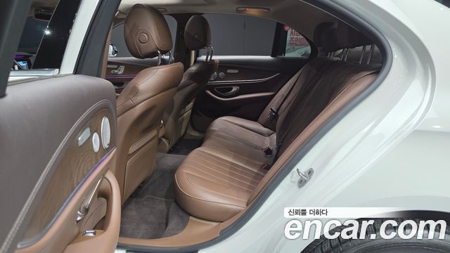 Mercedes-Benz E-Class E300 4MATIC Exclusive