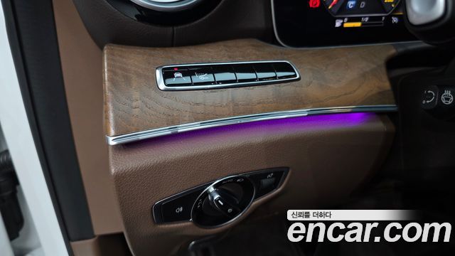 Mercedes-Benz E-Class E300 4MATIC Exclusive