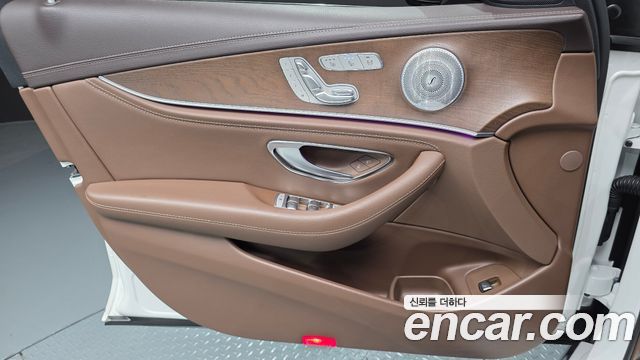 Mercedes-Benz E-Class E300 4MATIC Exclusive