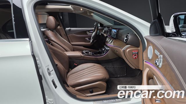 Mercedes-Benz E-Class E300 4MATIC Exclusive