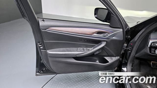 BMW 5-Series 530i xDrive M Sport Package Plus