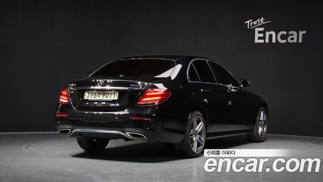 Mercedes-Benz E-Class E300 4MATIC AMG Line