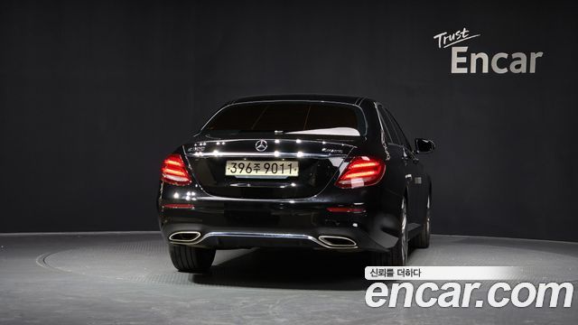 Mercedes-Benz E-Class E300 4MATIC AMG Line