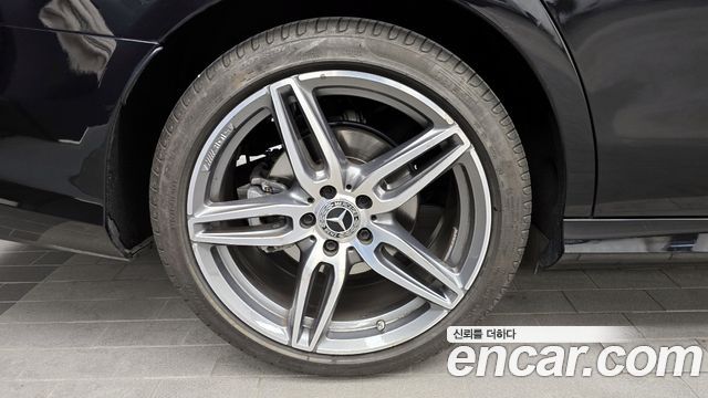 Mercedes-Benz E-Class E300 4MATIC AMG Line