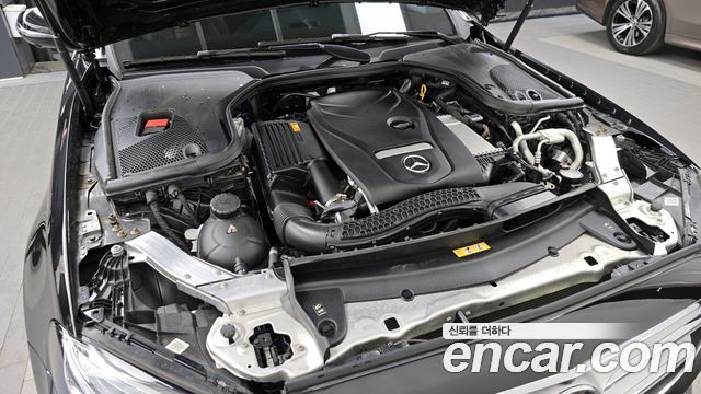 Mercedes-Benz E-Class E300 4MATIC AMG Line