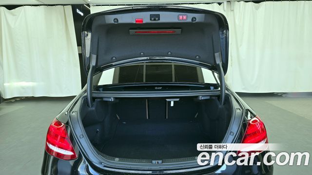Mercedes-Benz E-Class E300 4MATIC AMG Line