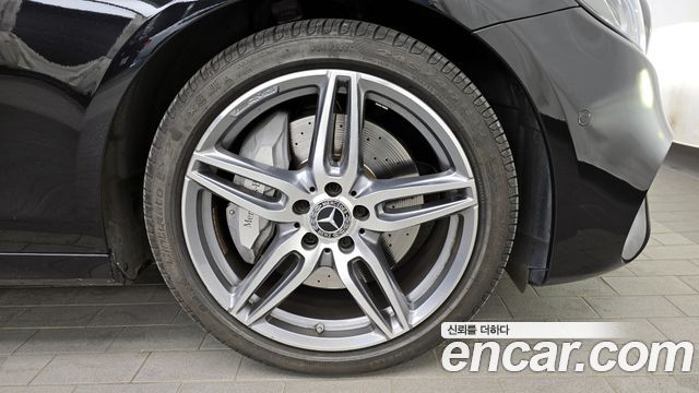 Mercedes-Benz E-Class E300 4MATIC AMG Line