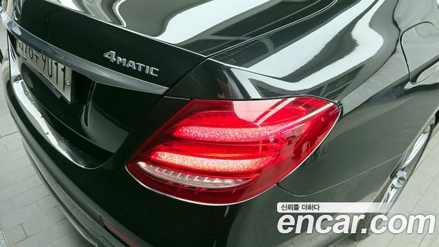 Mercedes-Benz E-Class E300 4MATIC AMG Line
