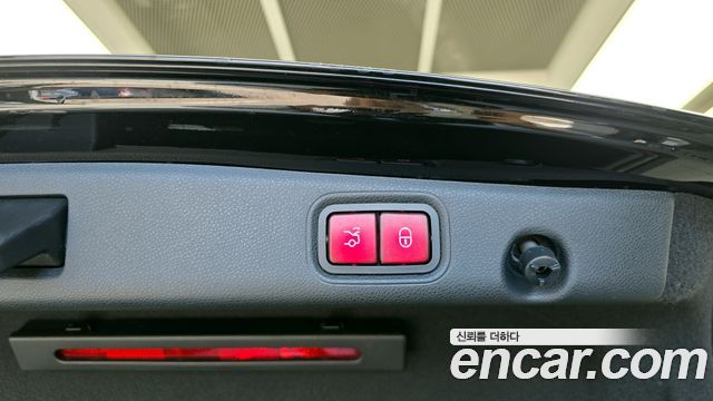 Mercedes-Benz E-Class E300 4MATIC AMG Line