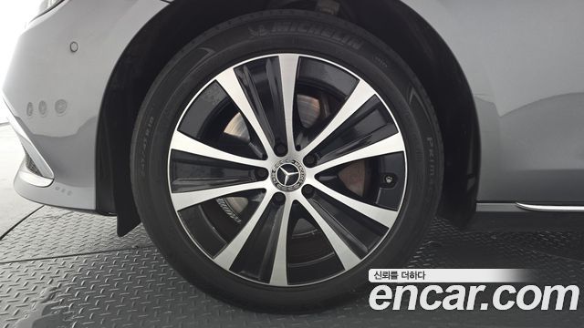 Mercedes-Benz E-Class E300e 4MATIC Exclusive