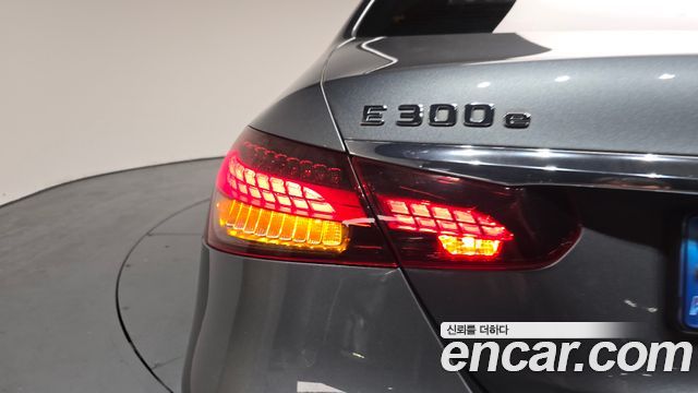 Mercedes-Benz E-Class E300e 4MATIC Exclusive