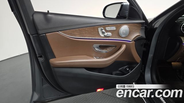 Mercedes-Benz E-Class E300e 4MATIC Exclusive