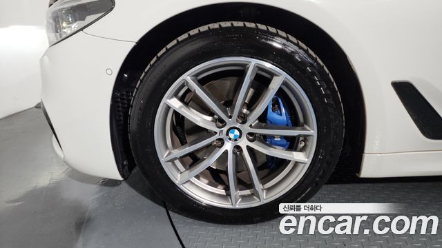 BMW 5-Series 530i M Sport Package Plus