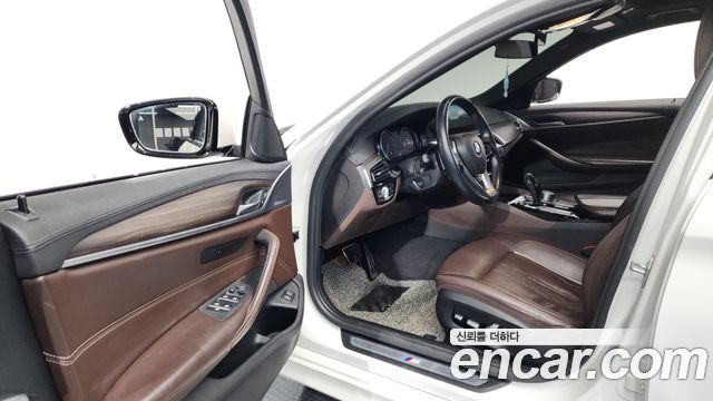 BMW 5-Series 530i M Sport Package Plus