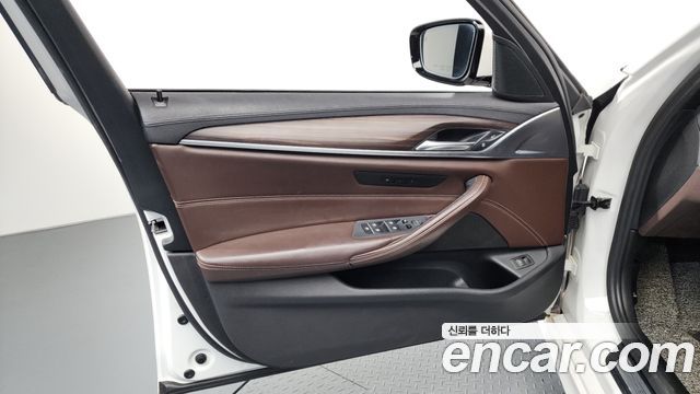 BMW 5-Series 530i M Sport Package Plus