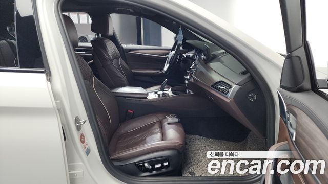 BMW 5-Series 530i M Sport Package Plus