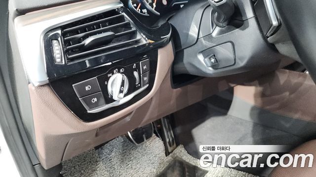 BMW 5-Series 530i M Sport Package Plus