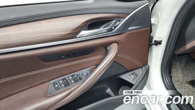 BMW 5-Series 530i M Sport Package Plus