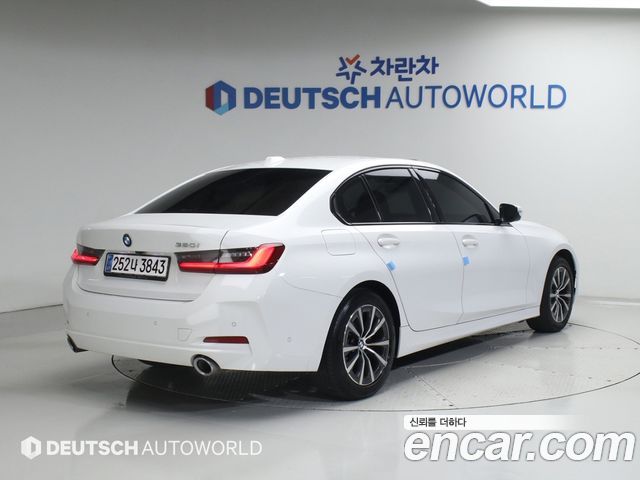 BMW 3-Series 320i