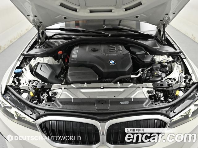 BMW 3-Series 320i
