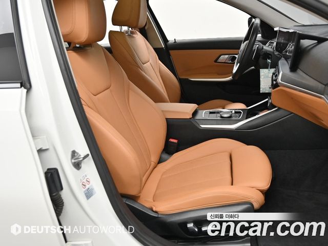 BMW 3-Series 320i