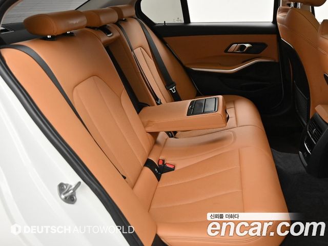 BMW 3-Series 320i