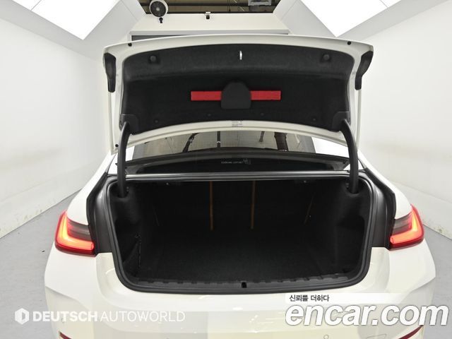 BMW 3-Series 320i