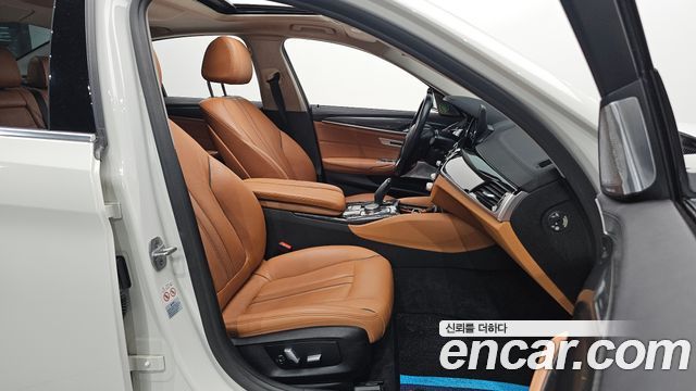 BMW 5-Series 520i Luxury