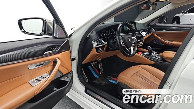 BMW 5-Series 520i Luxury