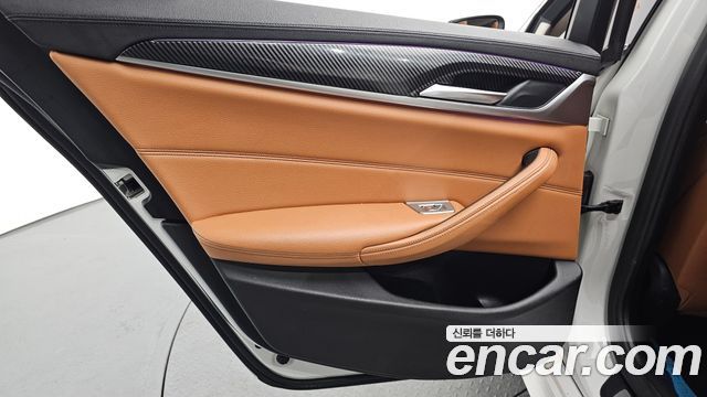 BMW 5-Series 520i Luxury