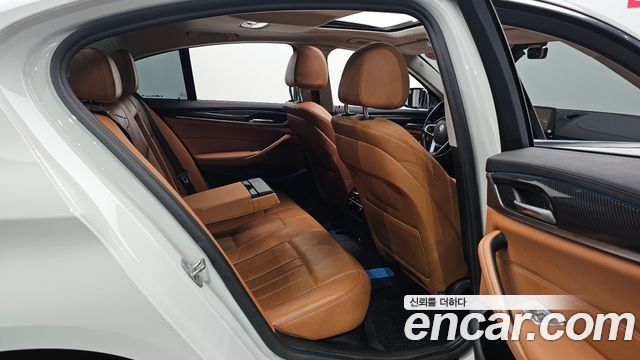 BMW 5-Series 520i Luxury