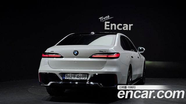 BMW 7-Series 740i xDrive M Sport