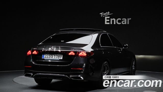 Mercedes-Benz E-Class E300 4MATIC AMG Line