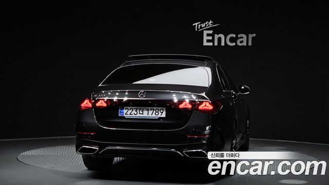 Mercedes-Benz E-Class E300 4MATIC AMG Line